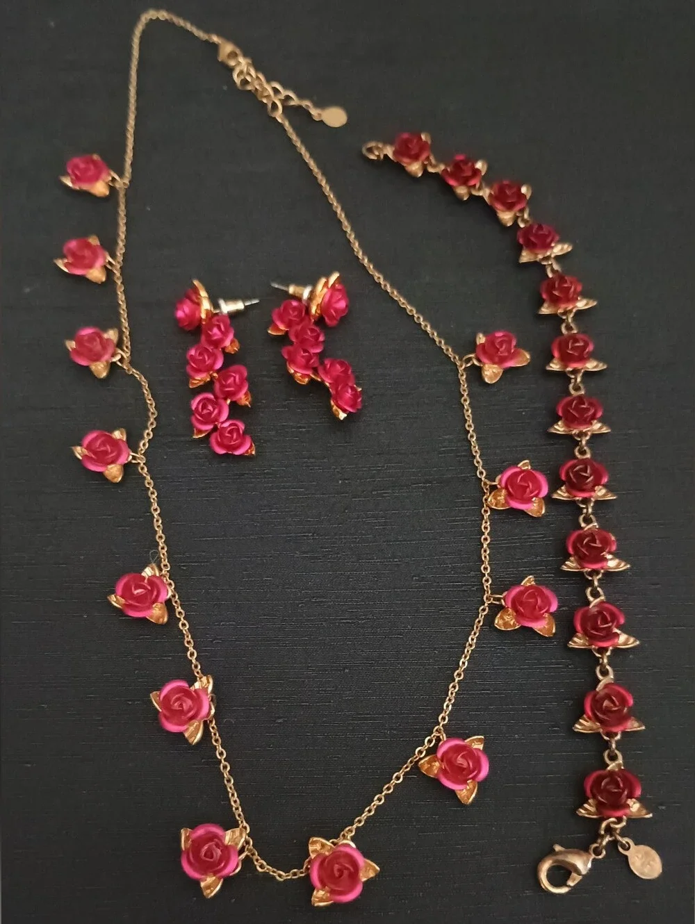 N/A elegant gold